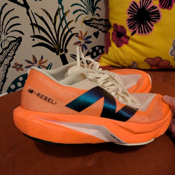 Women's New Balance FuelCell Rebel v4, Hot Mango/Angora/Black Size 10 - Picture 3 of 4